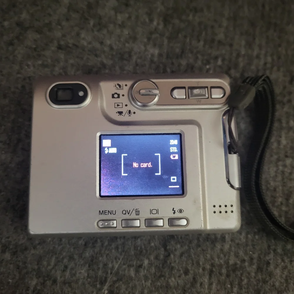 Konica Minolta DiMAGE Xg Silver Camera
